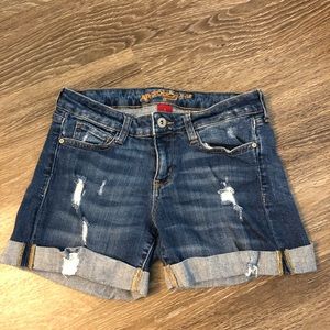 Cuffed distressed Arizona shorts